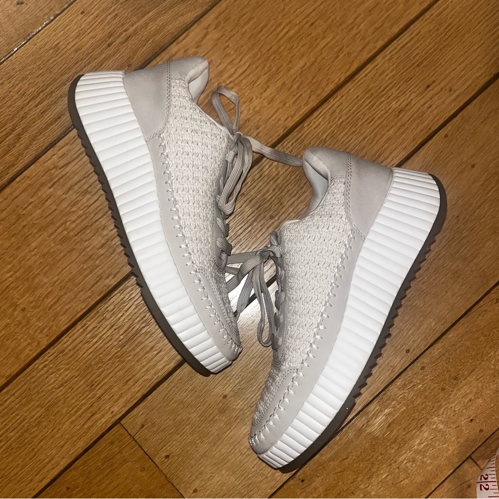 Dolce Vita woven Fay Sneaker sandstone knit Women’s size 10